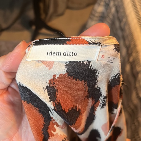 Bold and bright top - Picture 5 of 6